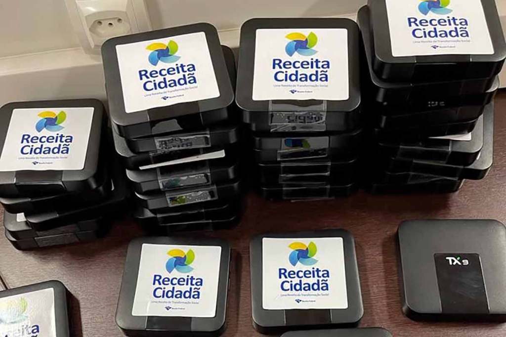 Receita Federal entrega quase três mil microcomputadores a escolas públicas em Juiz de&nbsp;Fora